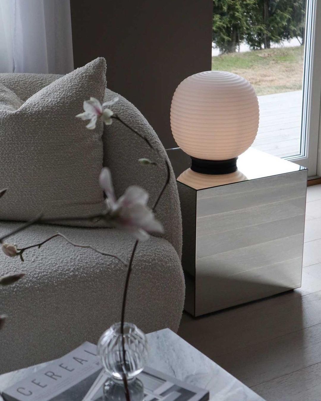 مصباح طاولة فانوس غلوب