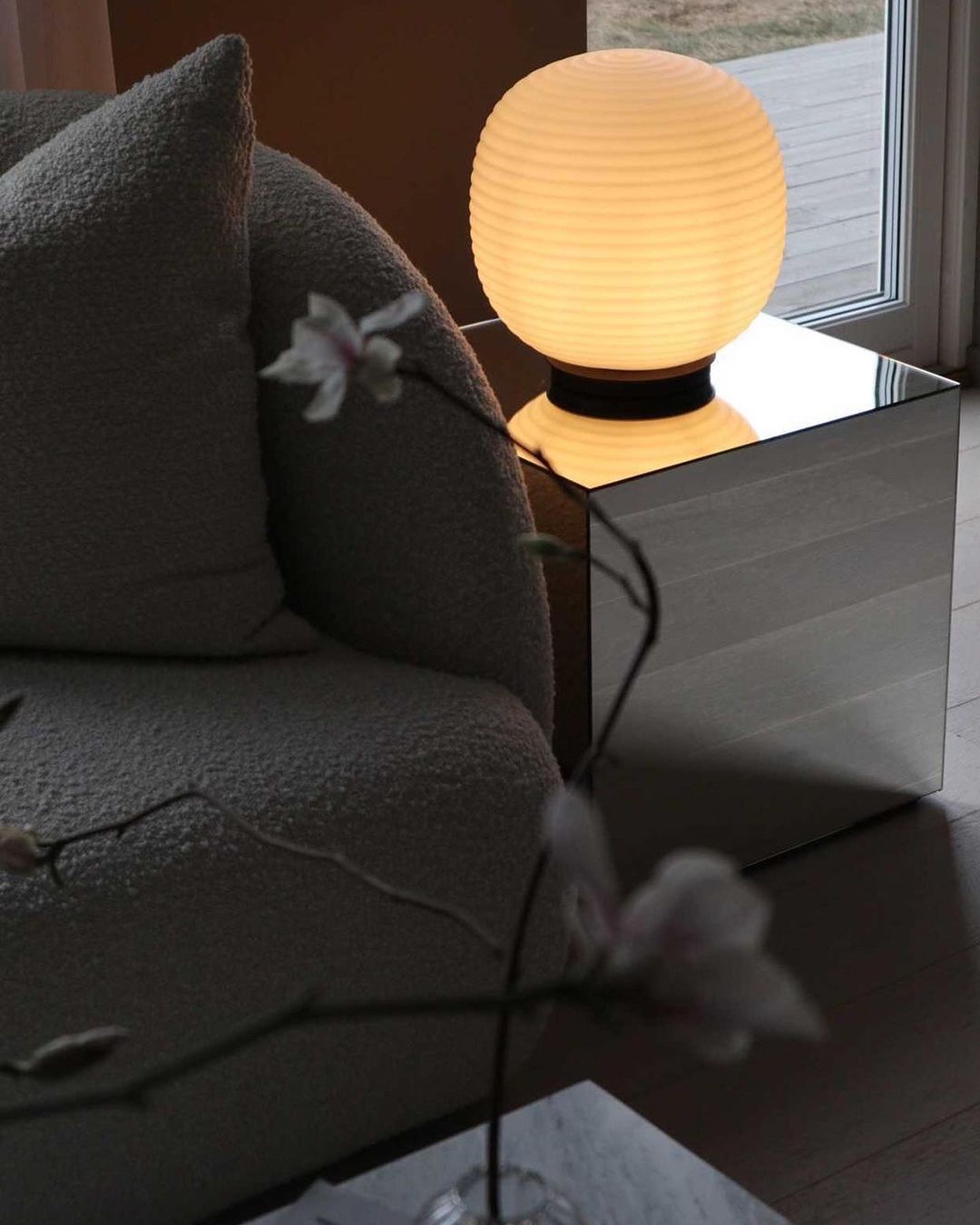 مصباح طاولة فانوس غلوب