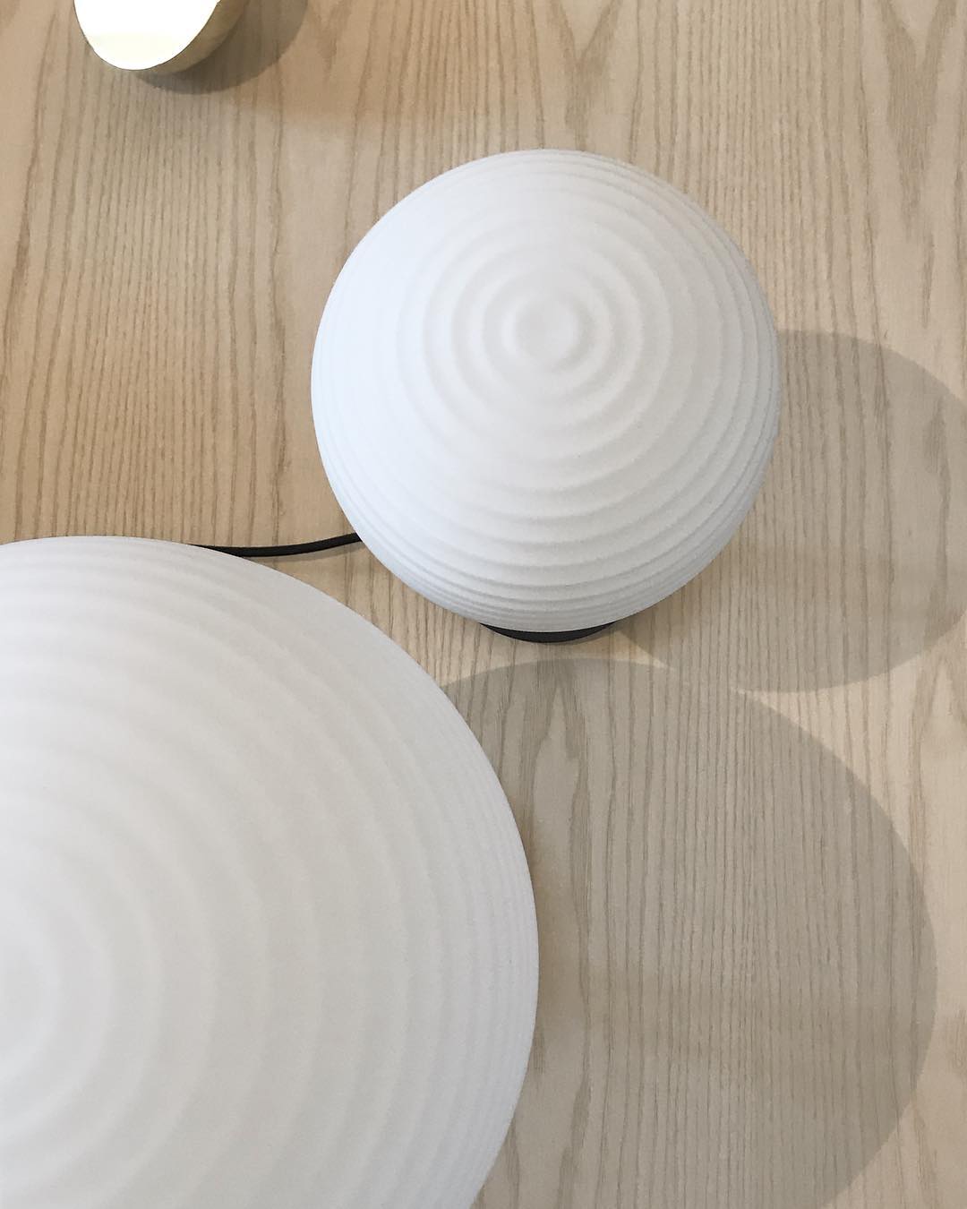 مصباح طاولة فانوس غلوب