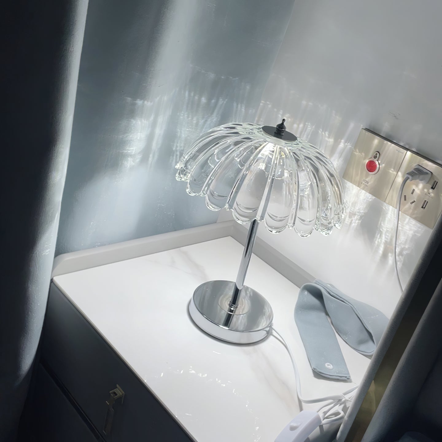 مصباح طاولة لوتس