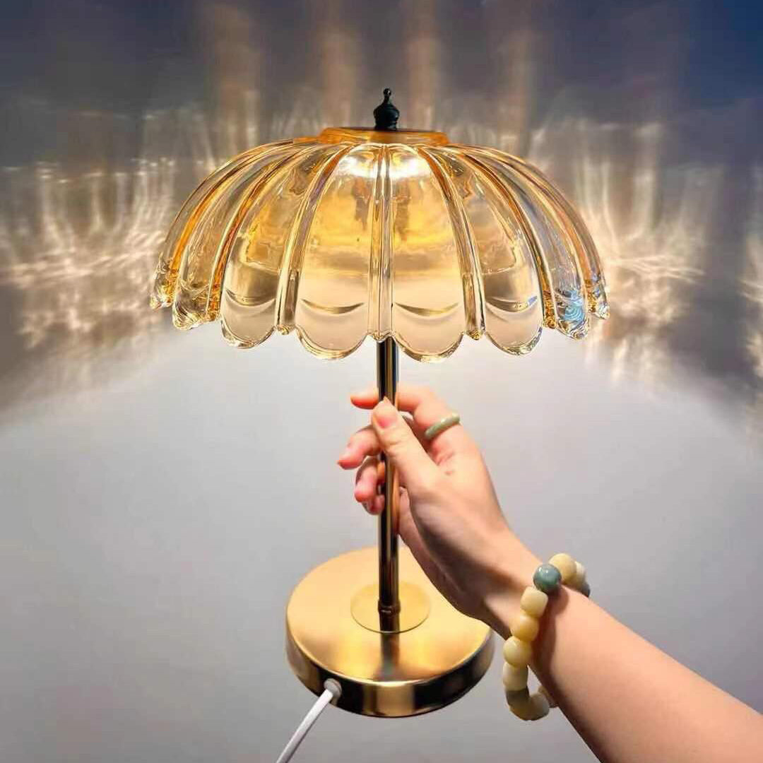 مصباح طاولة لوتس