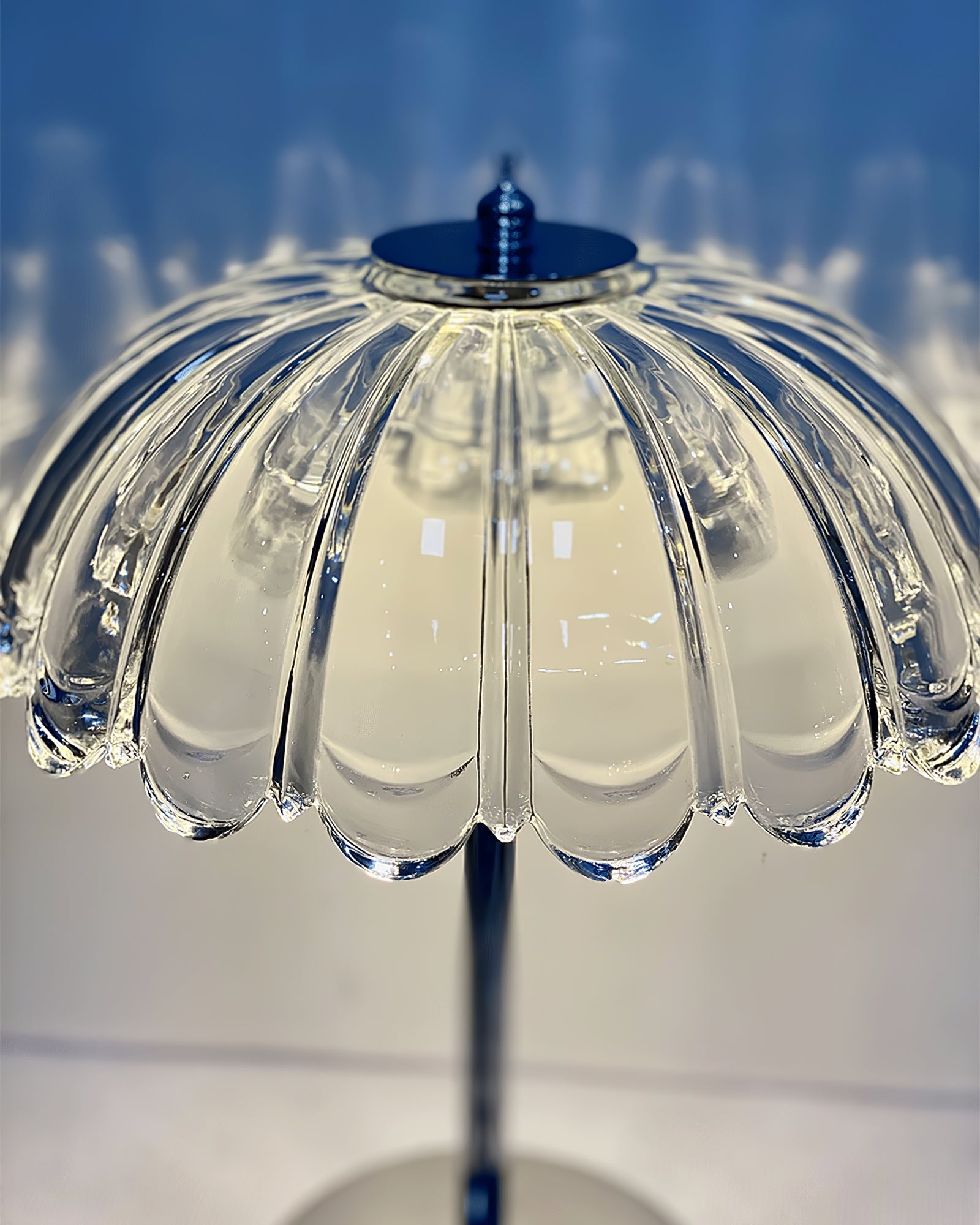 مصباح طاولة لوتس