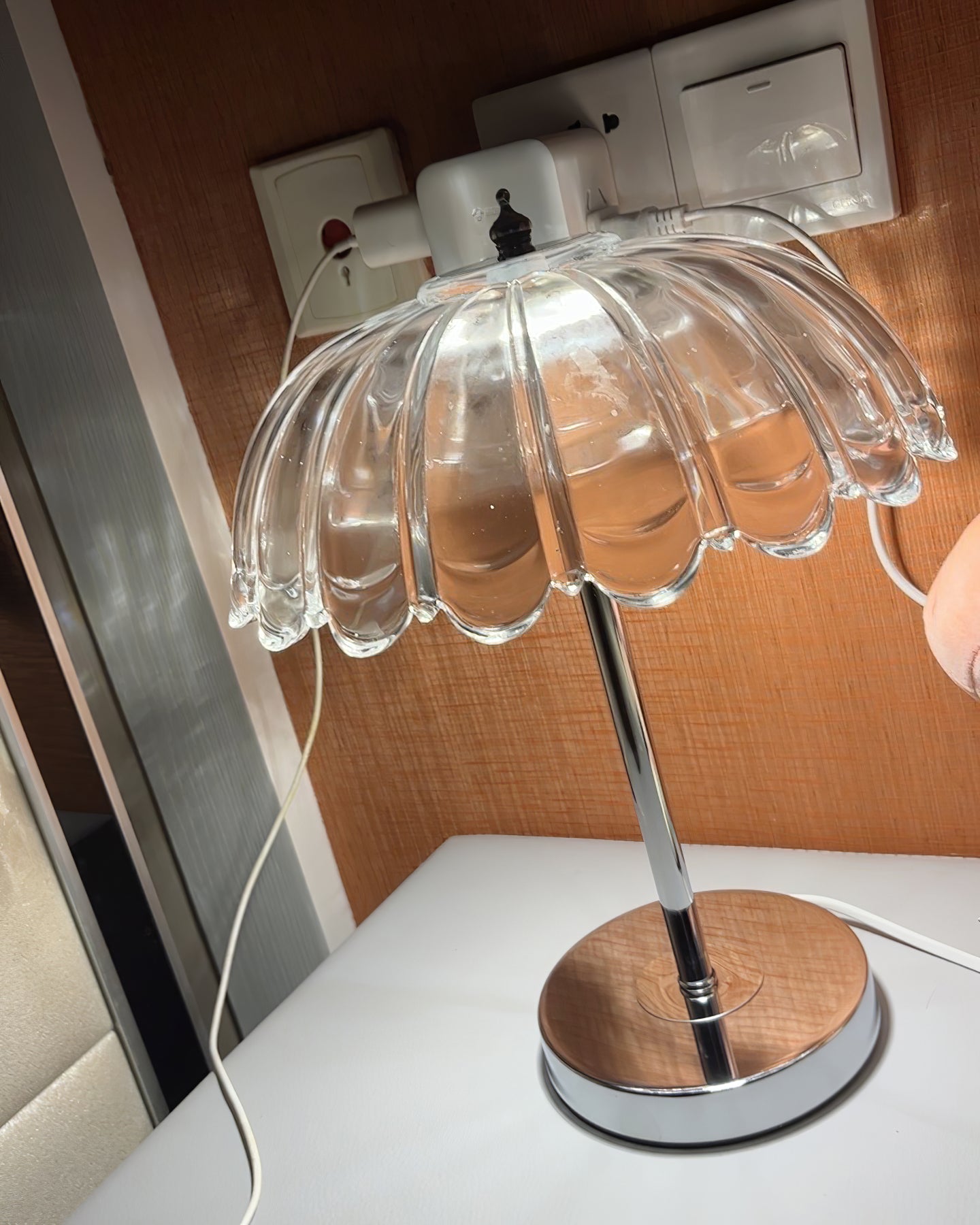 مصباح طاولة لوتس