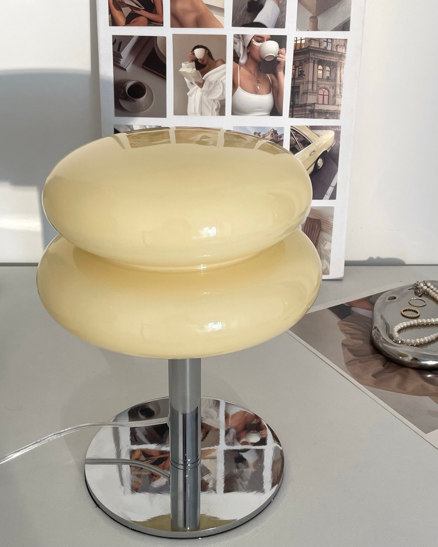 مصباح طاولة زجاجي معكرون