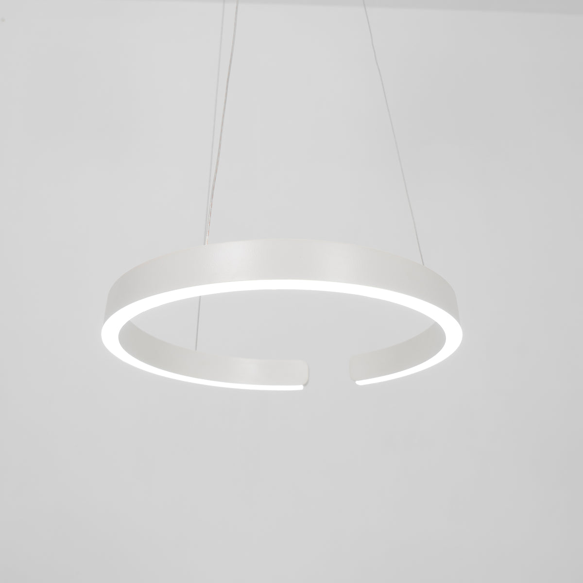 Sospensione a LED ad anello aperto