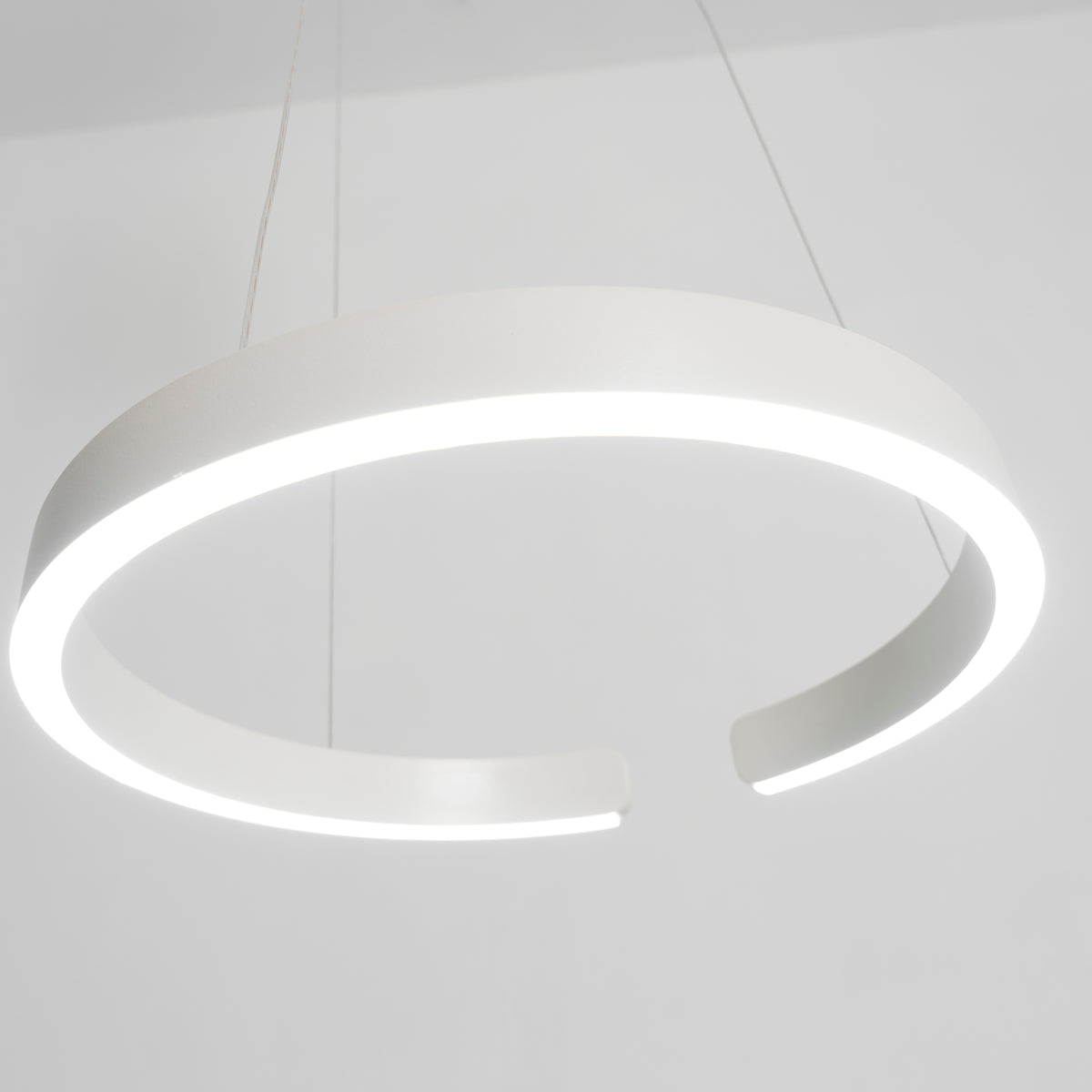 Sospensione a LED ad anello aperto