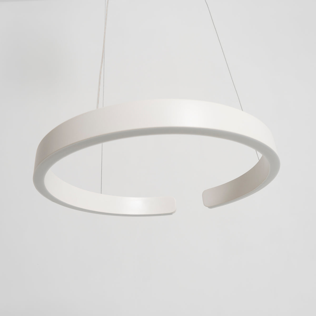 Sospensione a LED ad anello aperto