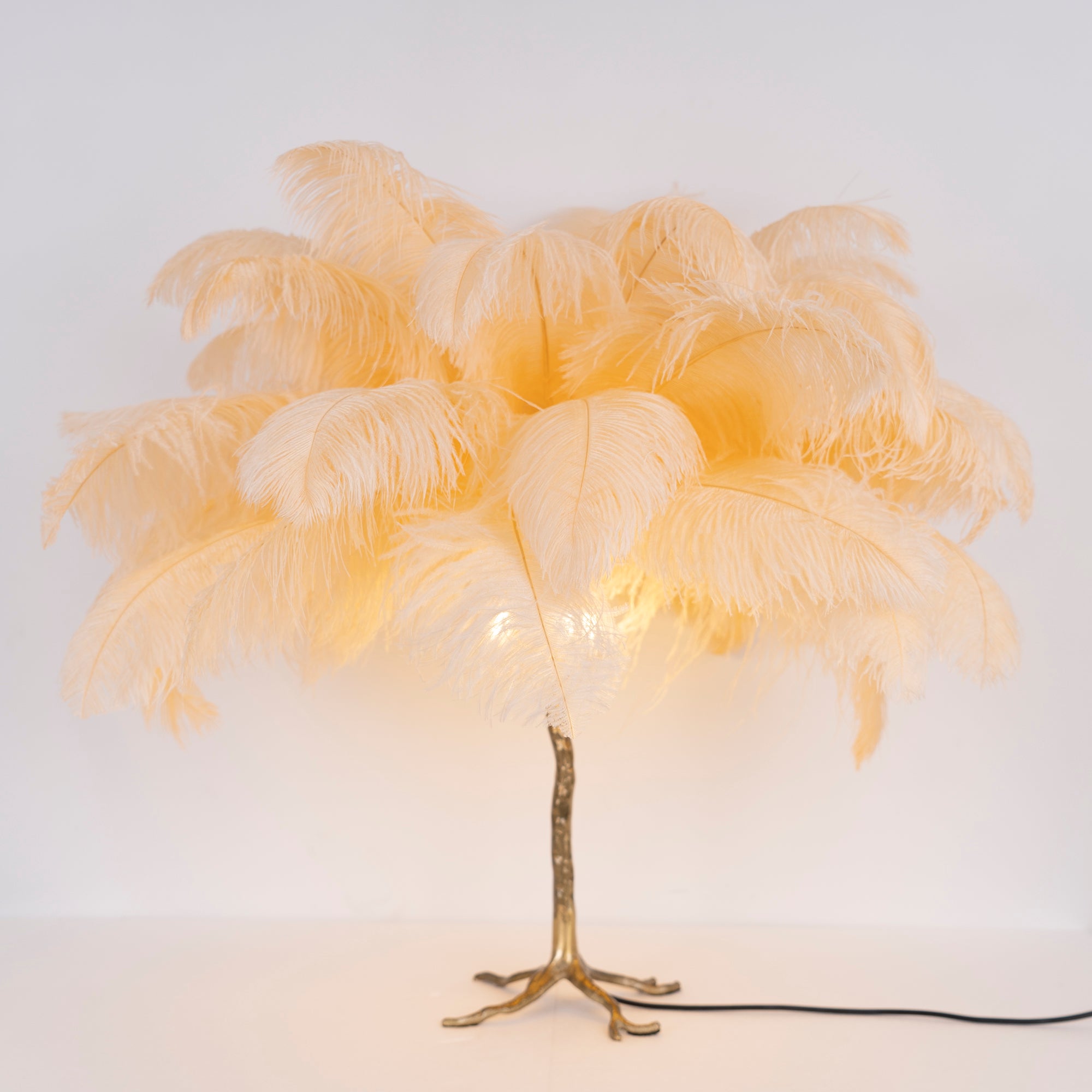 Lámpara de mesa de plumas de avestruz