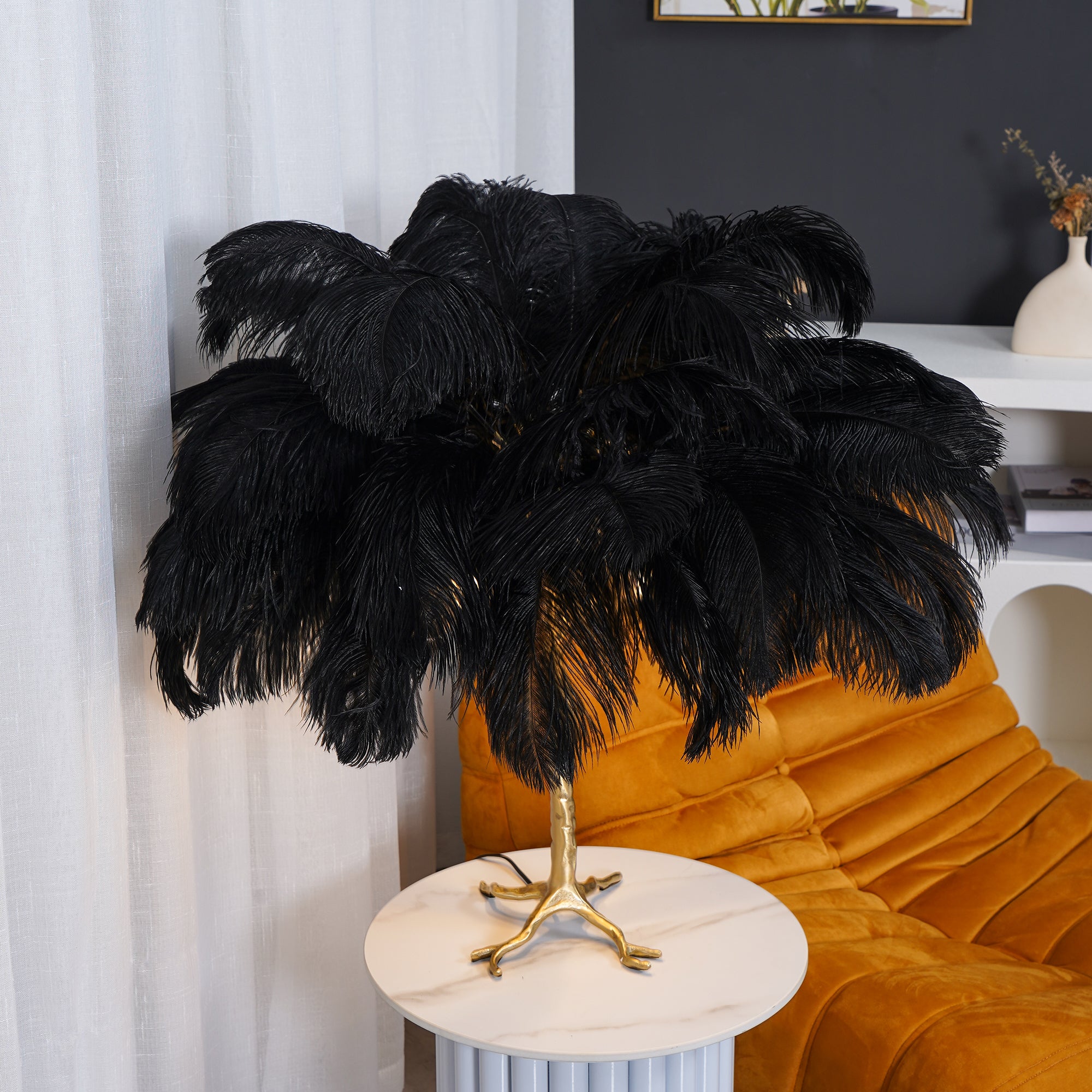 Lámpara de mesa de plumas de avestruz