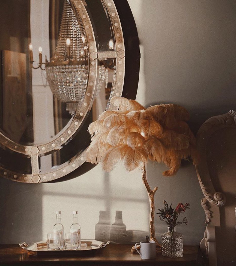 Lámpara de mesa de plumas de avestruz