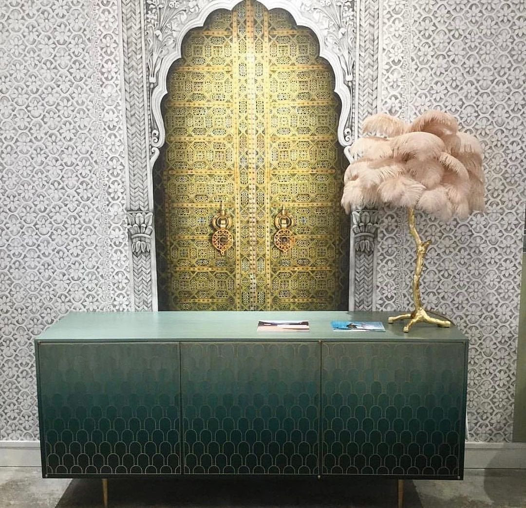 Lámpara de mesa de plumas de avestruz