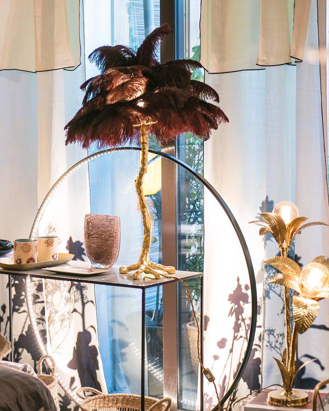 Lámpara de mesa de plumas de avestruz