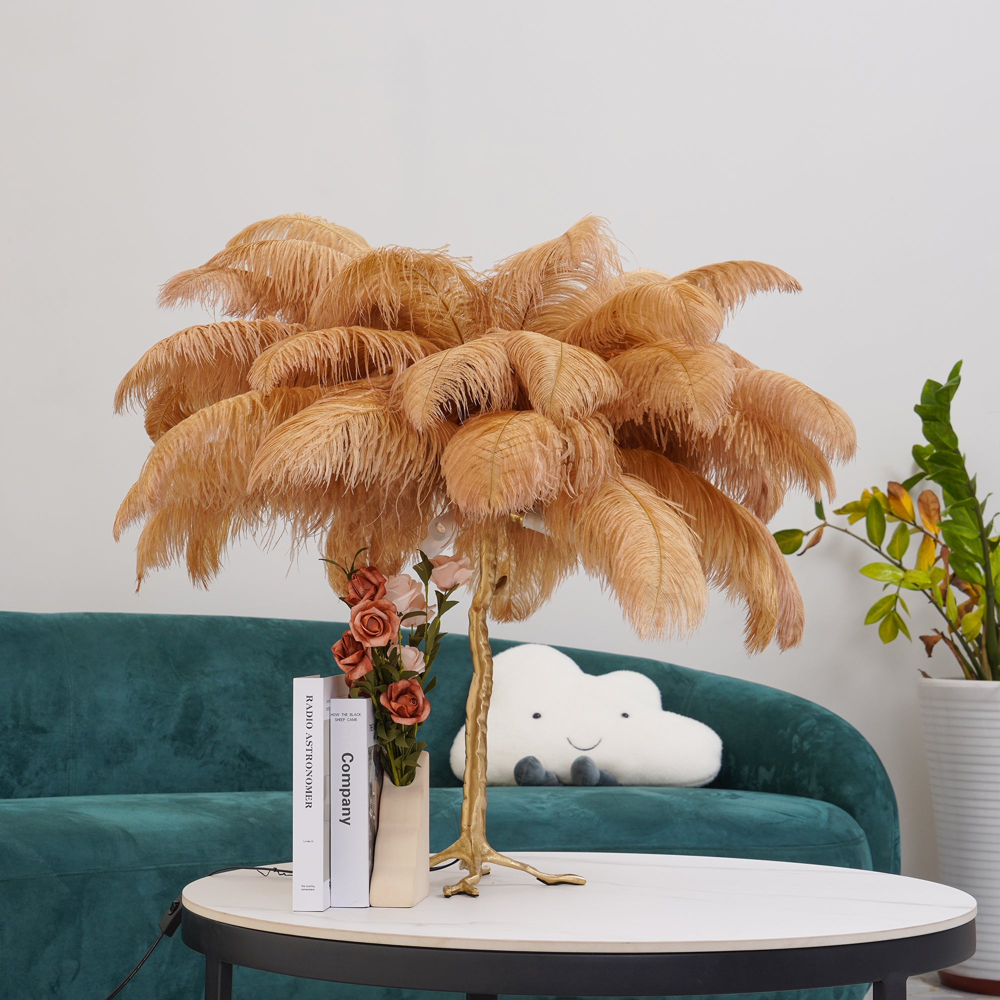 Lámpara de mesa de plumas de avestruz