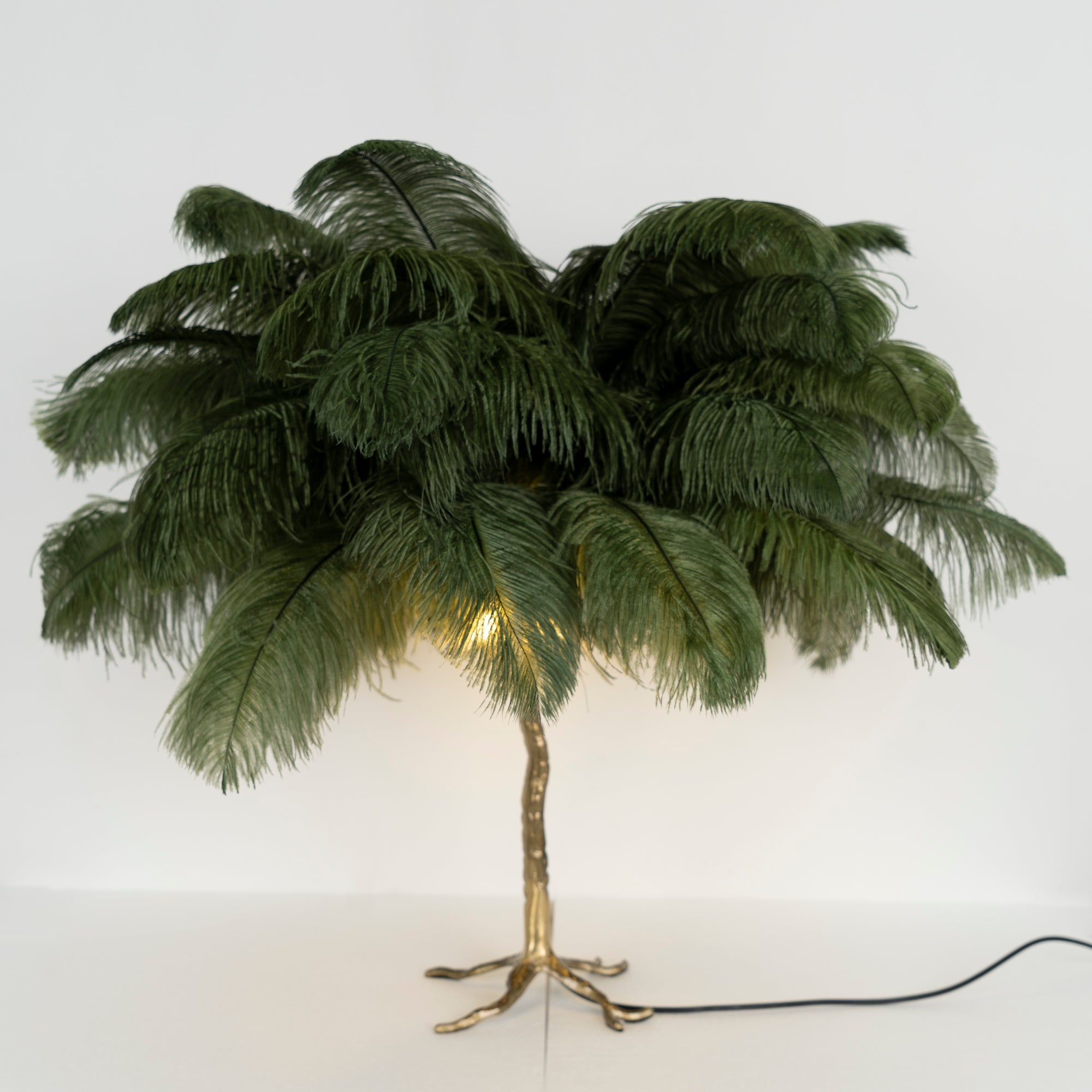 Lámpara de mesa de plumas de avestruz