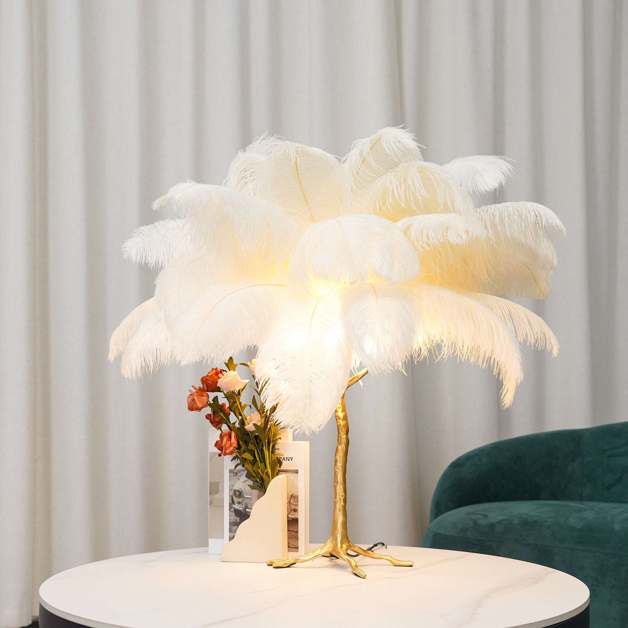 Lámpara de mesa de plumas de avestruz