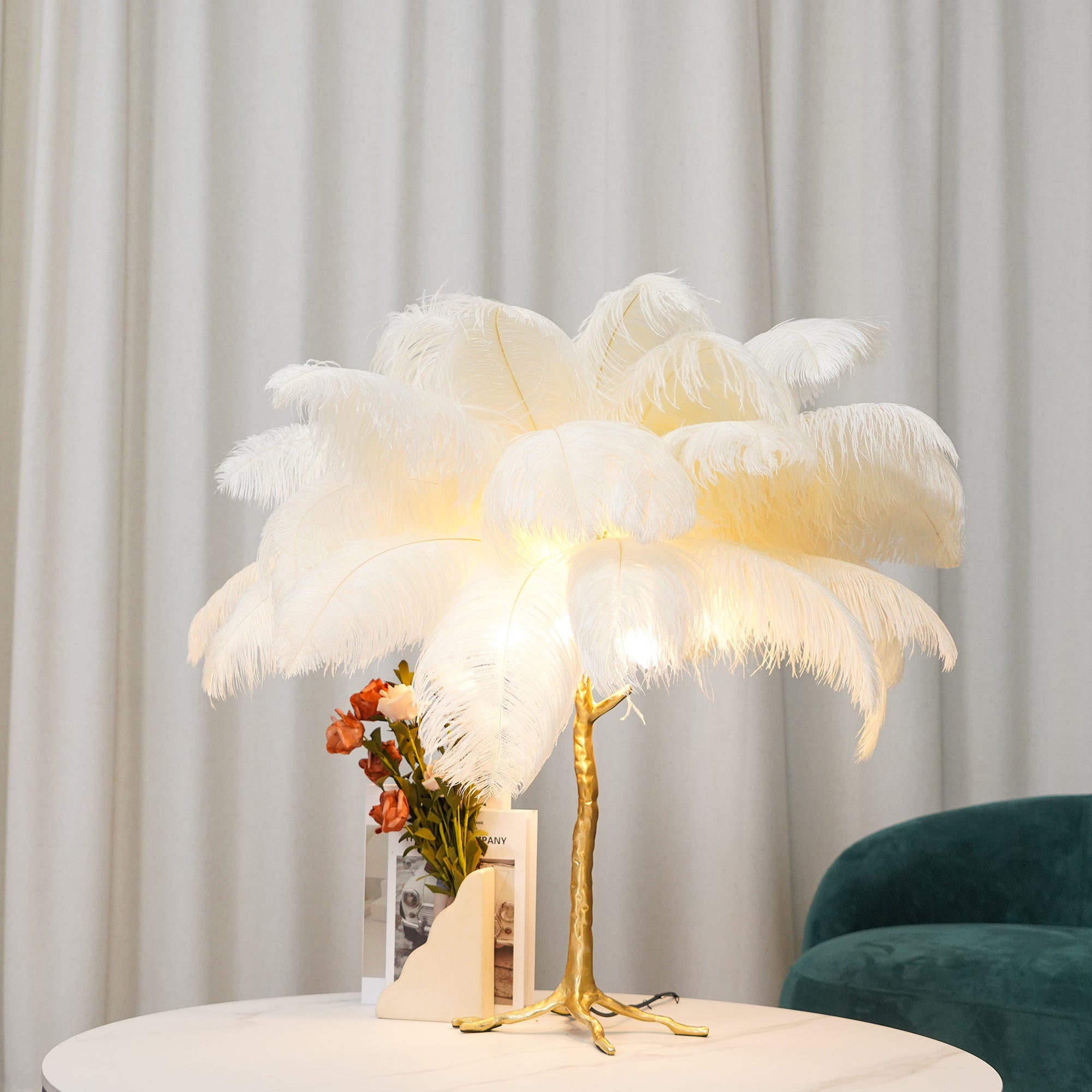 Lámpara de mesa de plumas de avestruz