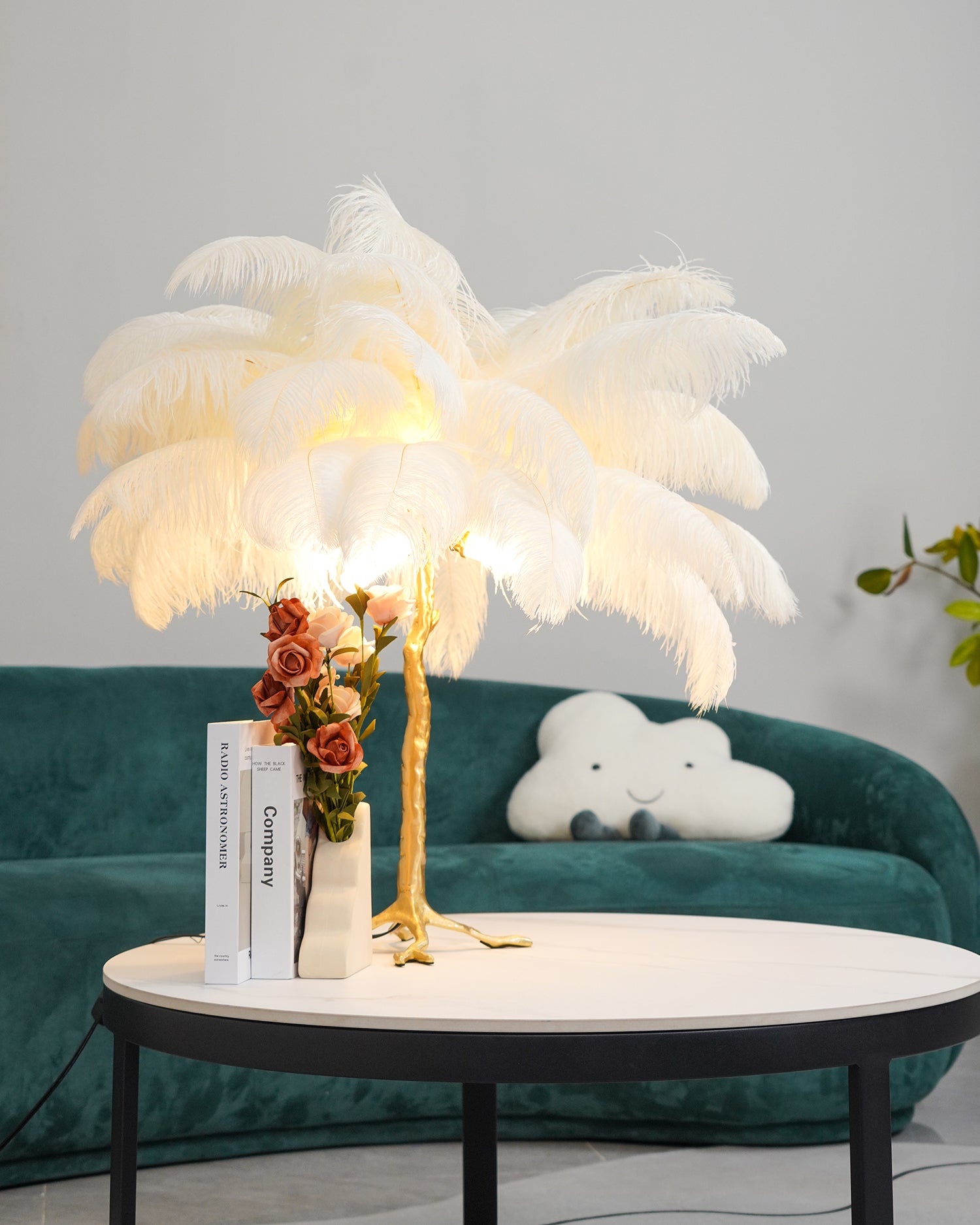Lámpara de mesa de plumas de avestruz