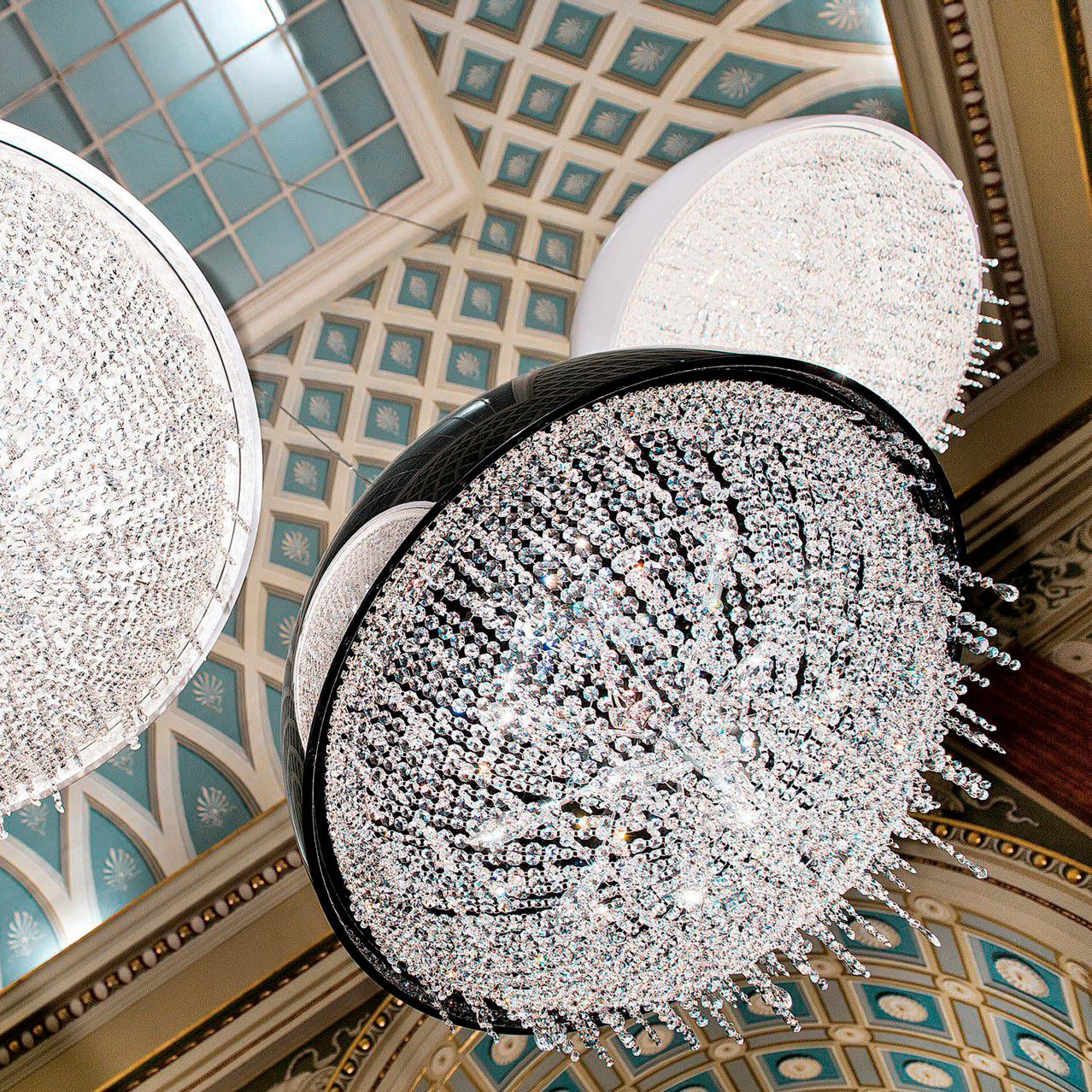 Luxurious Crystal Pendant Lamp