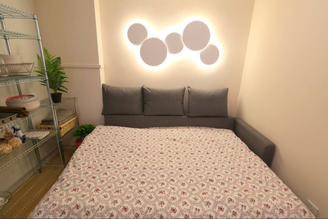 PUCK WALL ART | Fluorescent wall light