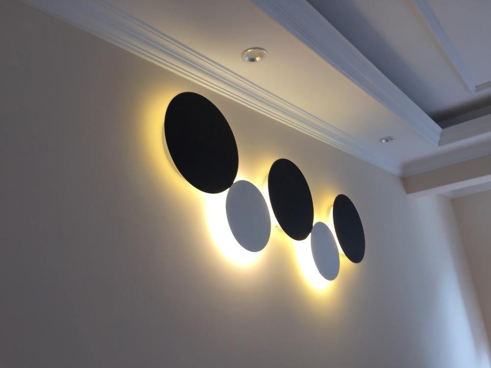 PUCK WALL ART | Fluorescent wall light