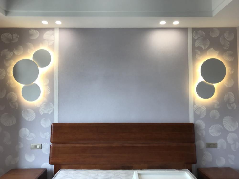 PUCK WALL ART | Fluorescent wall light