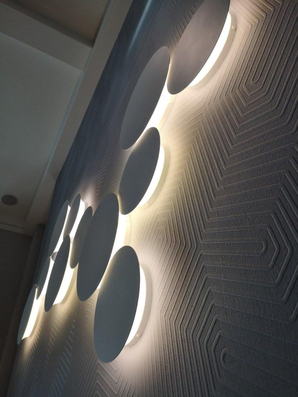 PUCK WALL ART | Fluorescent wall light