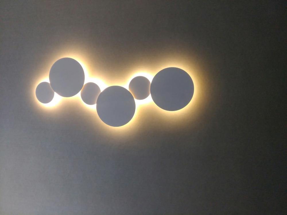 PUCK WALL ART | Fluorescent wall light