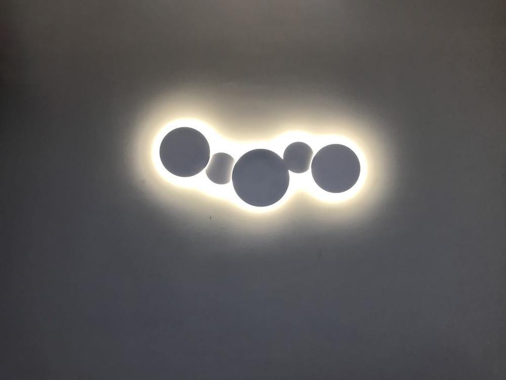 PUCK WALL ART | Fluorescent wall light