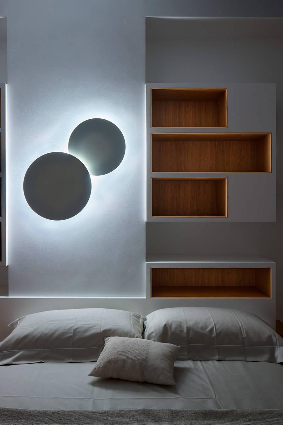 PUCK WALL ART | Fluorescent wall light