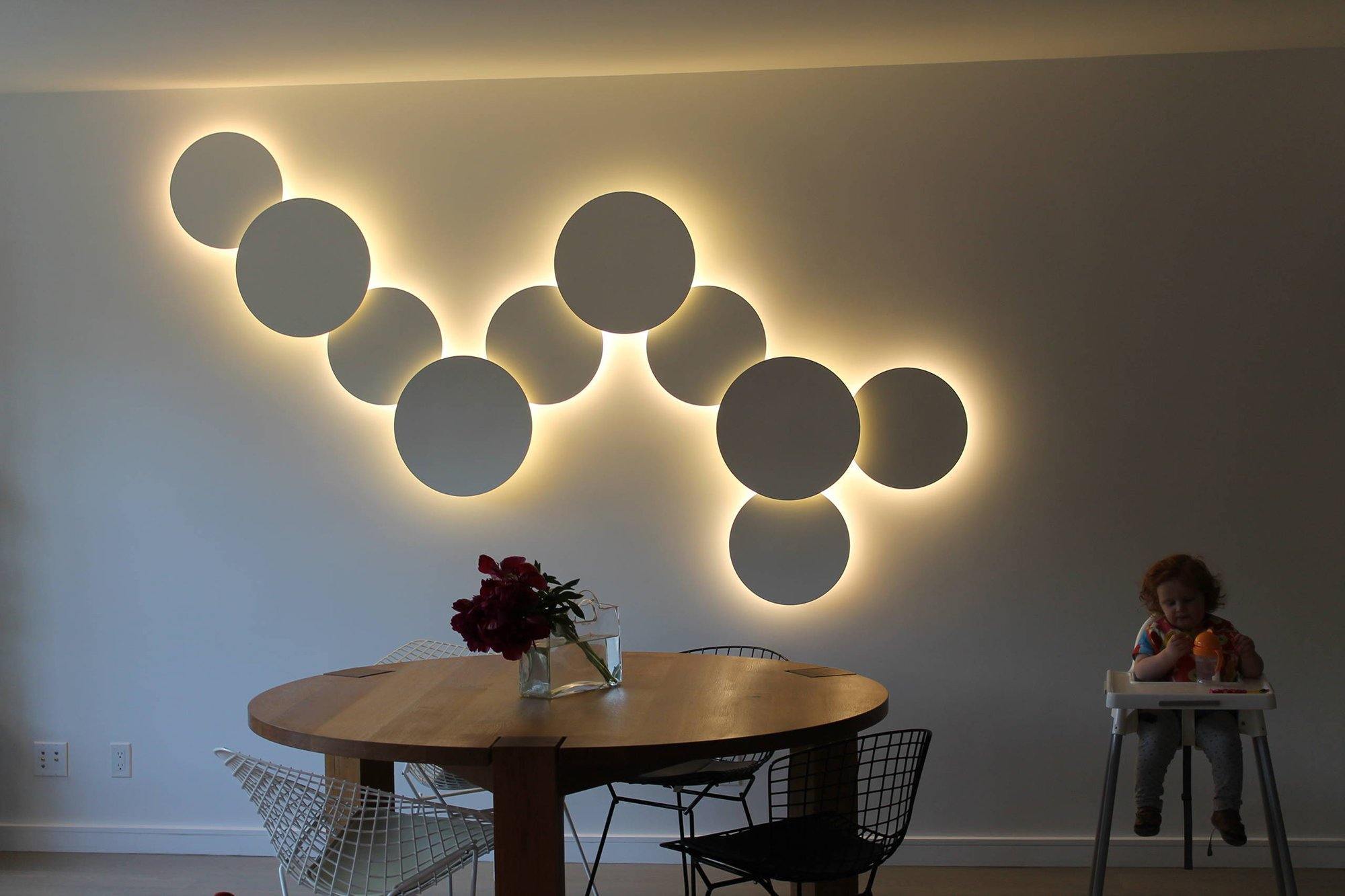 PUCK WALL ART | Fluorescent wall light