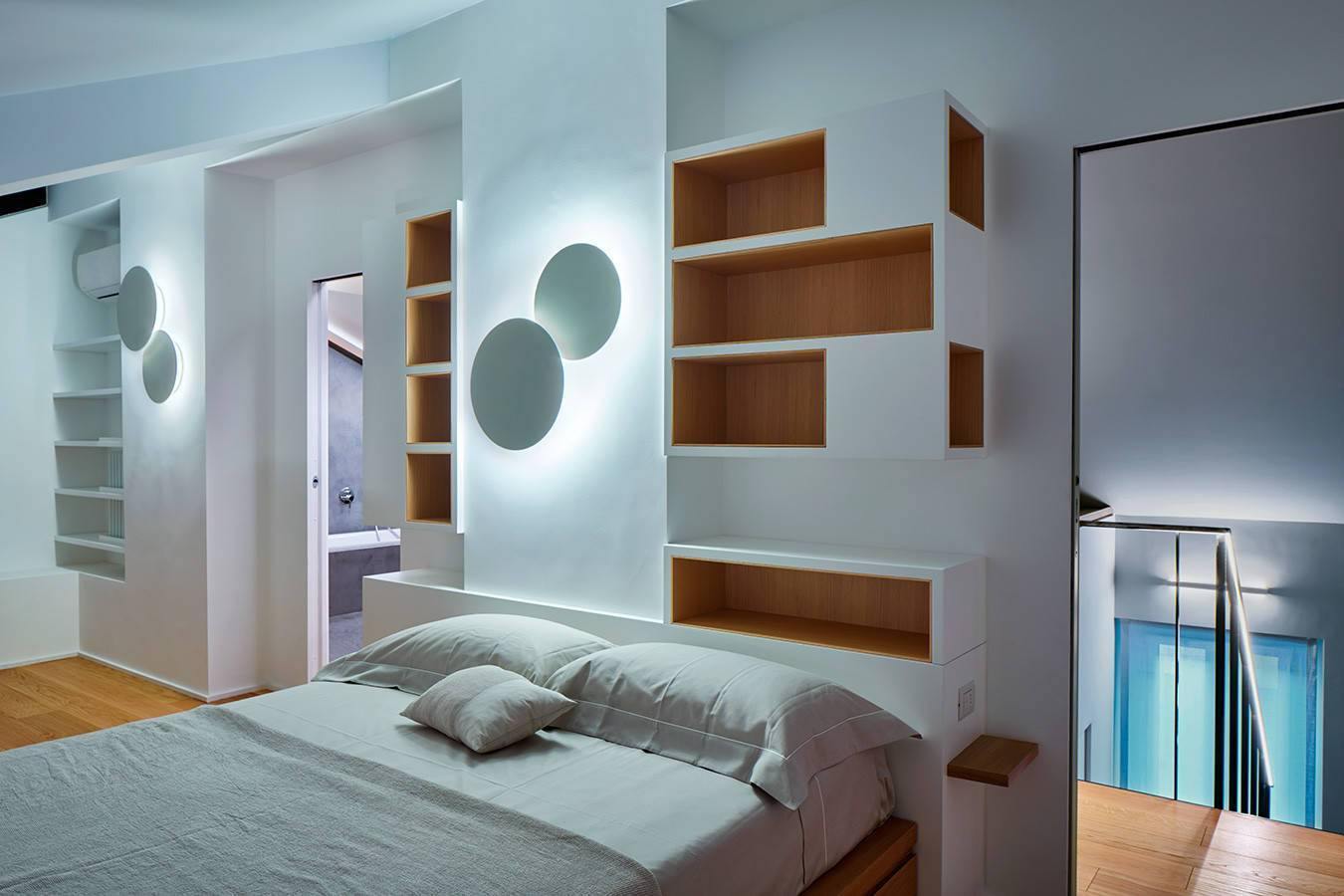 PUCK WALL ART | Fluorescent wall light