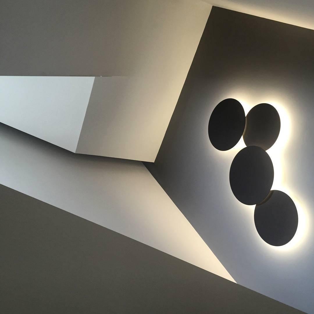 PUCK WALL ART | Fluorescent wall light
