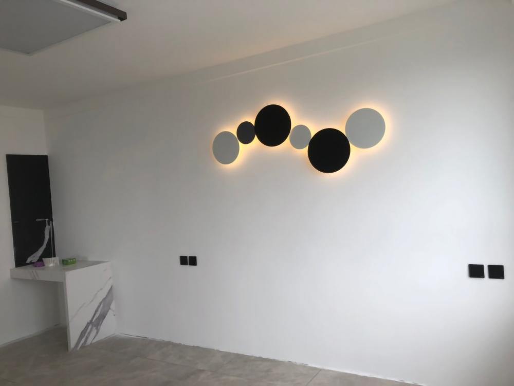 PUCK WALL ART | Fluorescent wall light