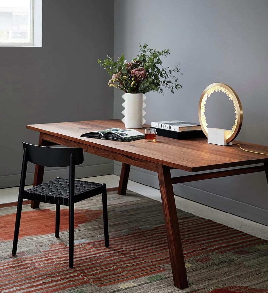 Lámpara de mesa portal