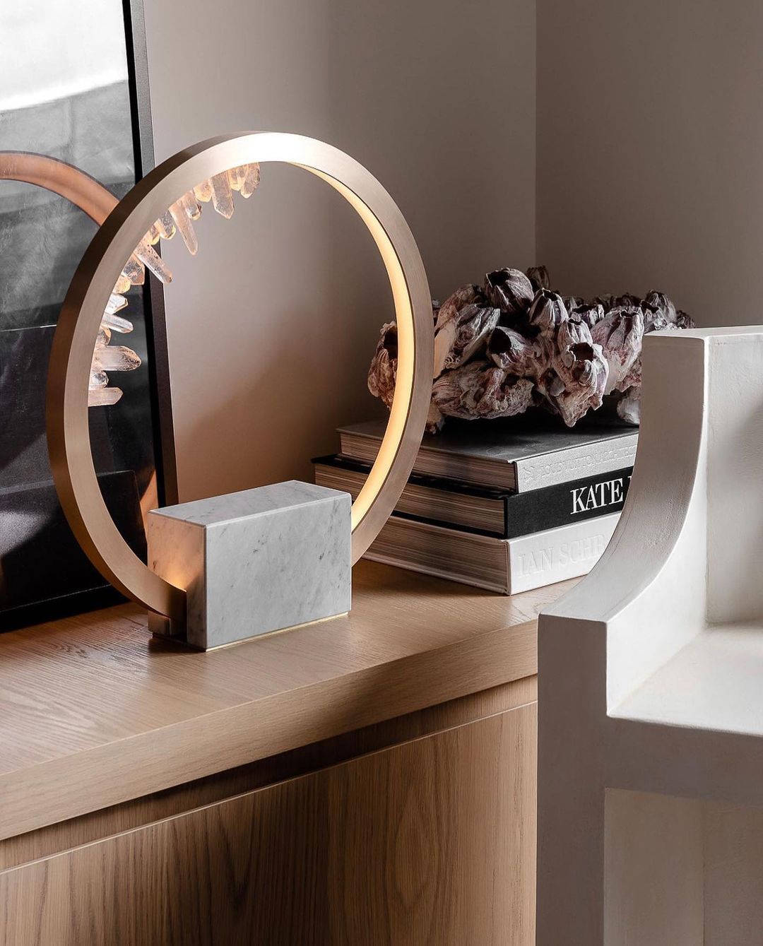 Lámpara de mesa portal