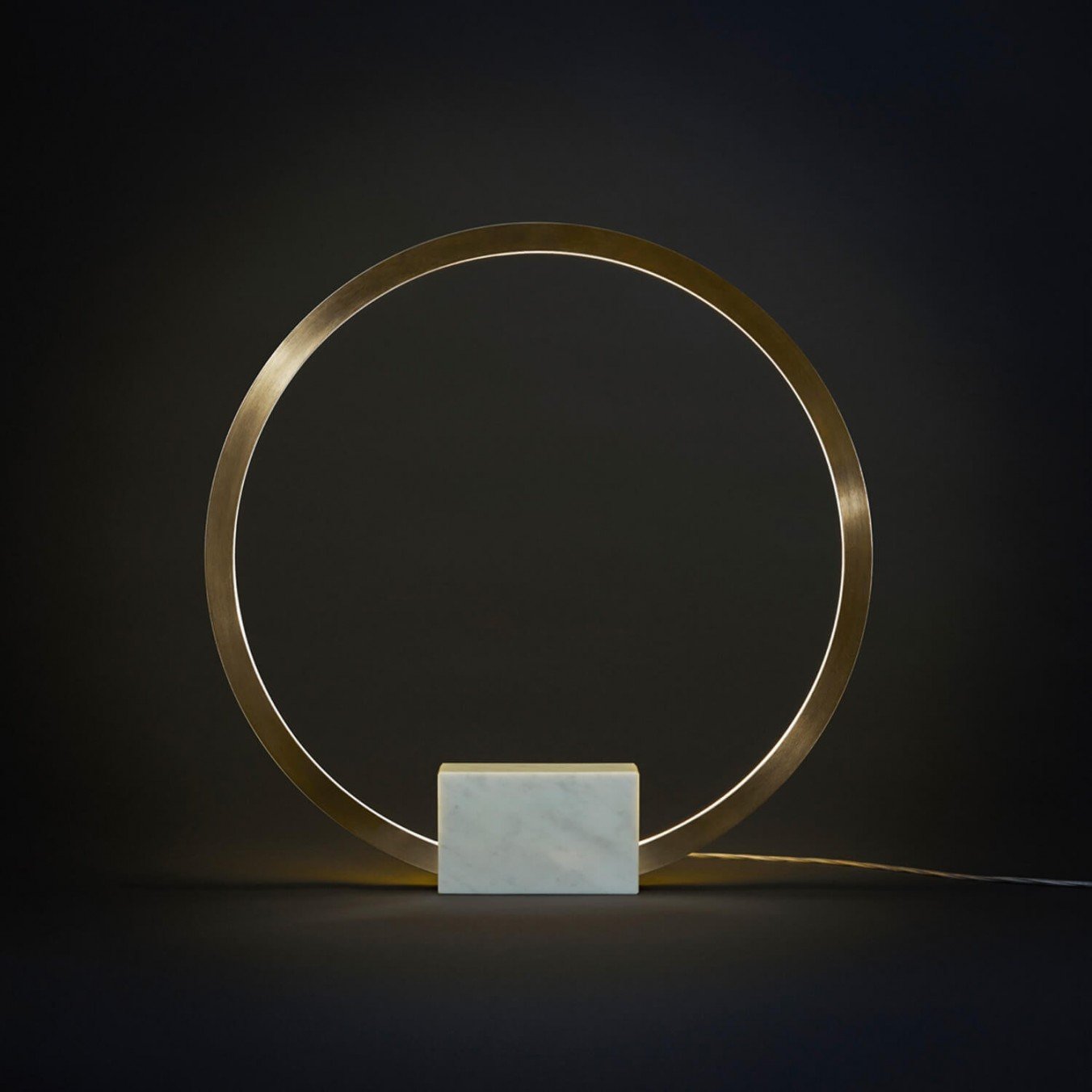 Lámpara de mesa portal