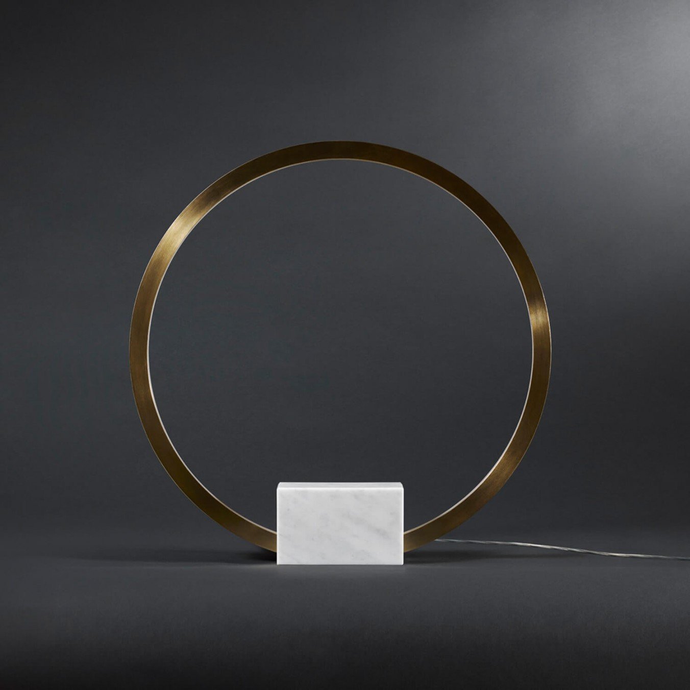 Lámpara de mesa portal