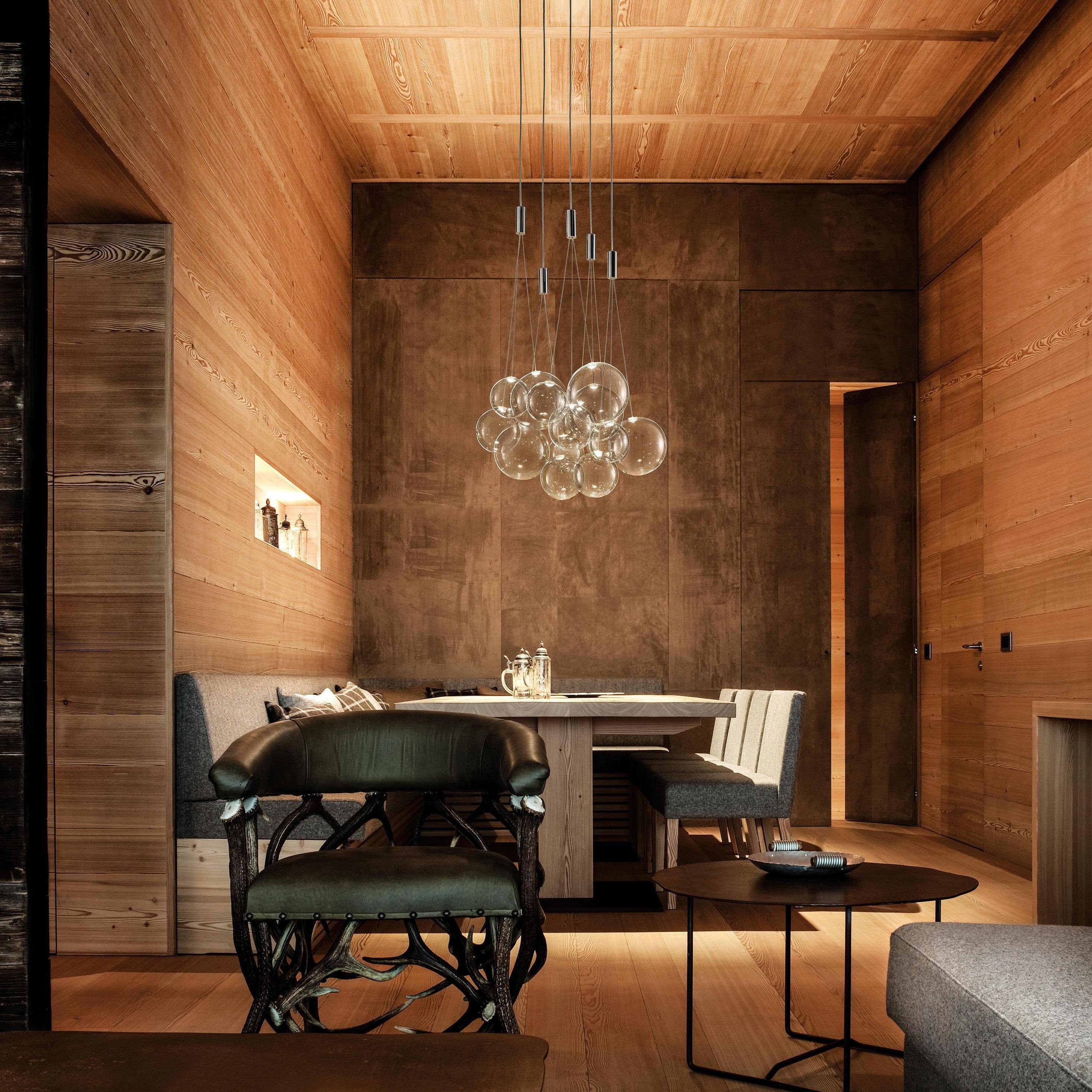 Random pendant light