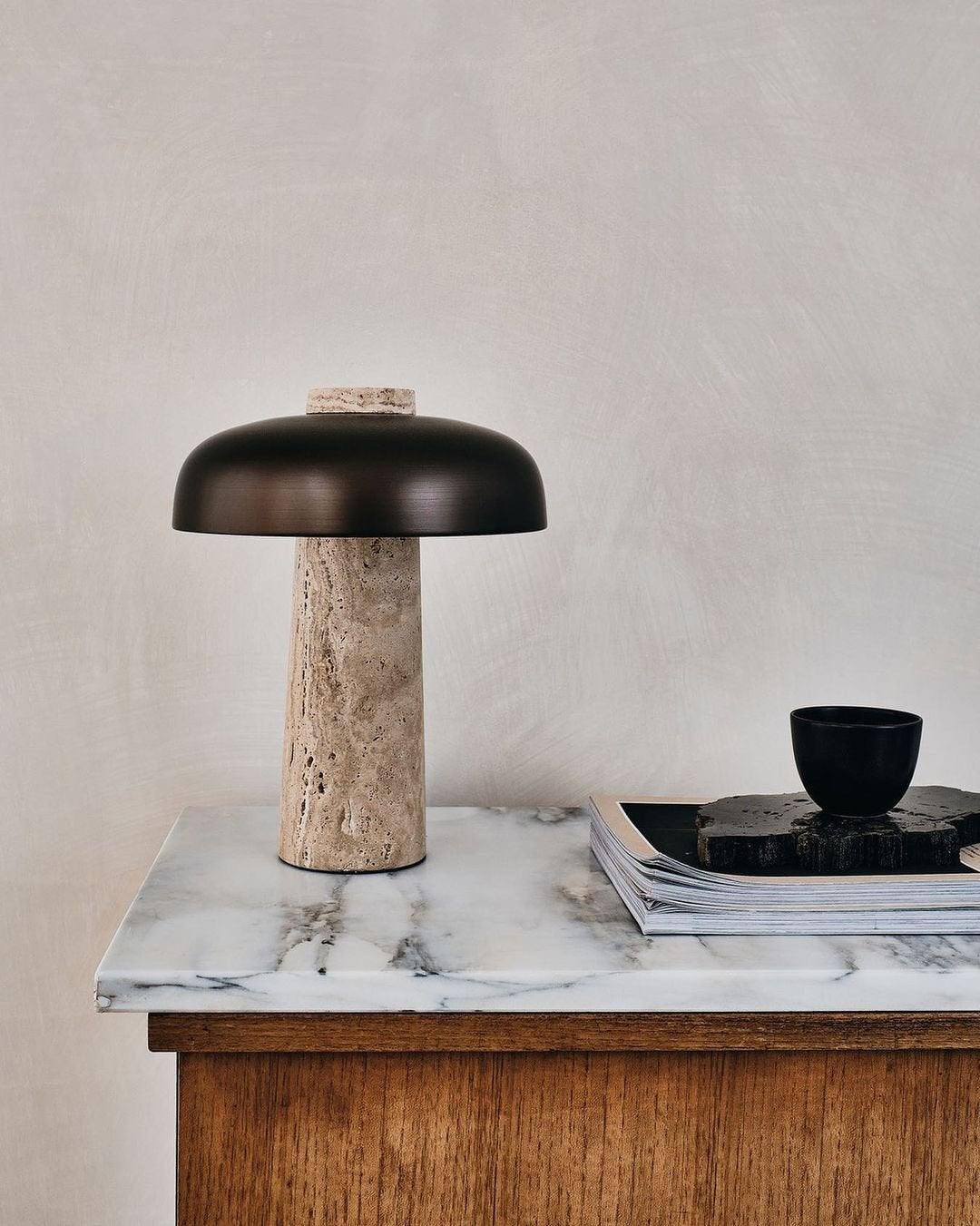 Lampe de table inversée