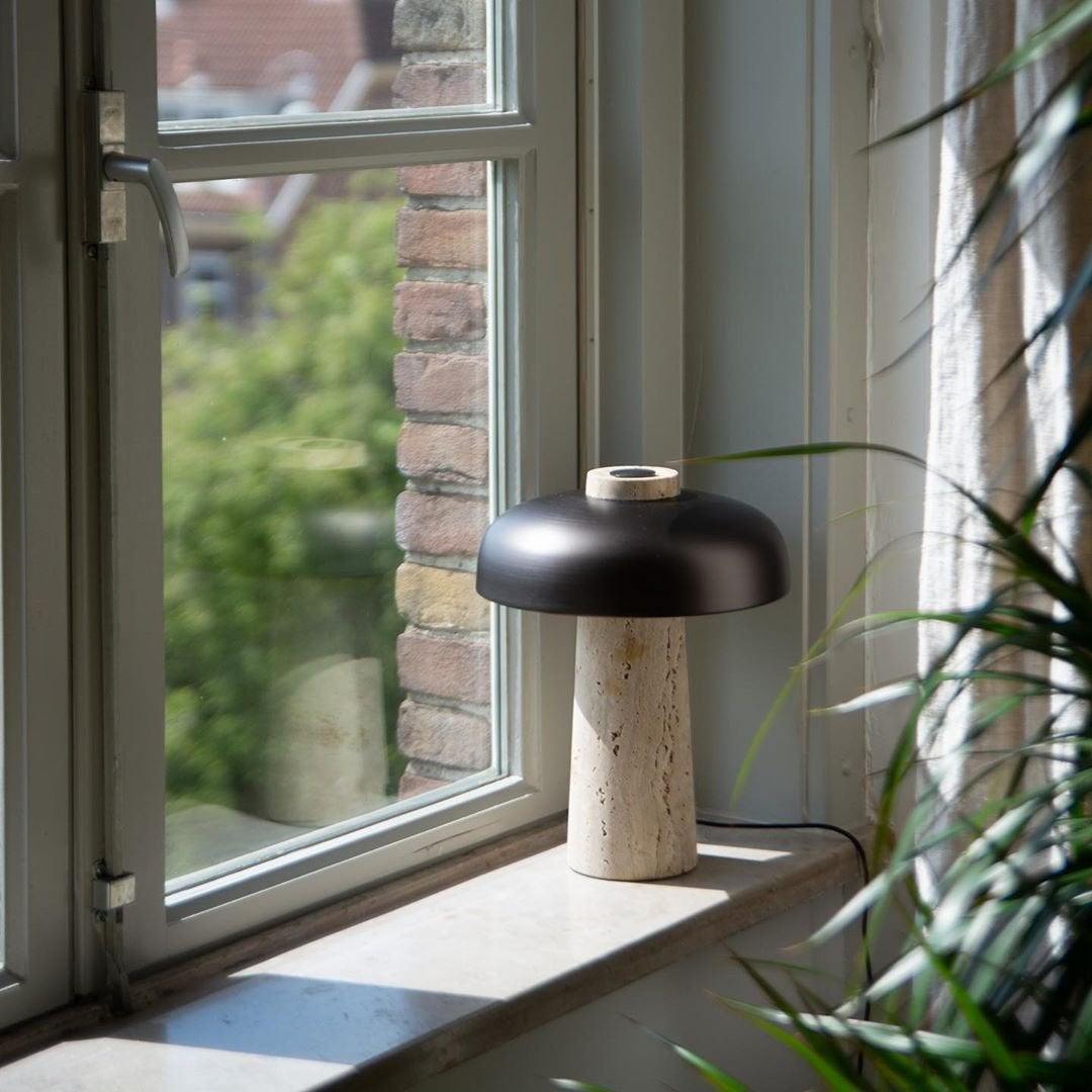 Lampe de table inversée