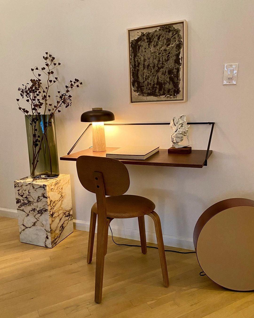 Lampe de table inversée