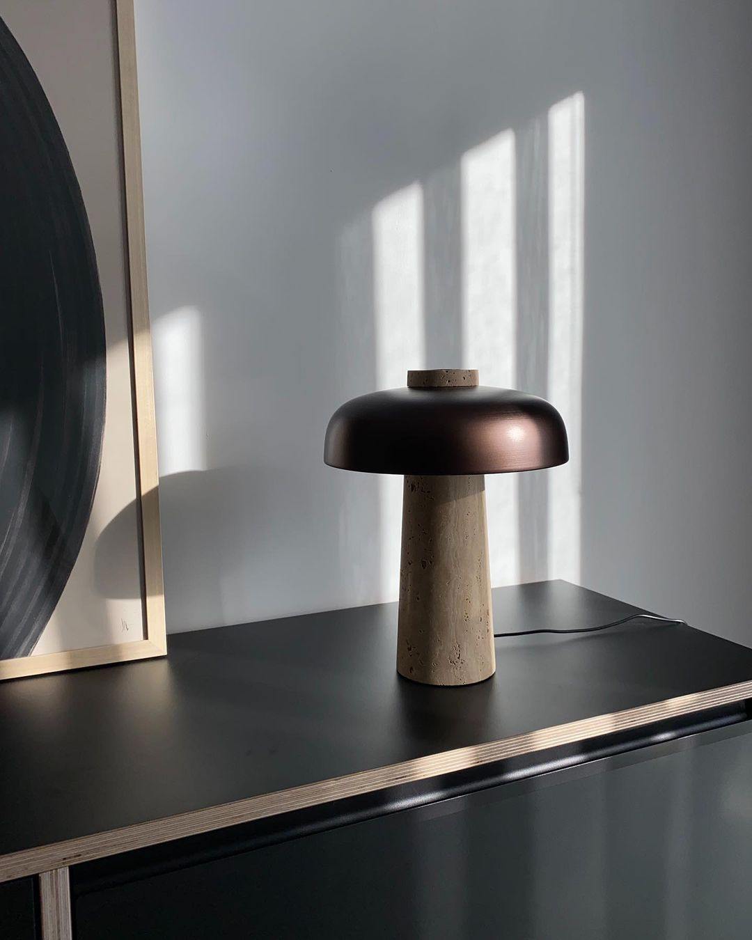 Lampe de table inversée