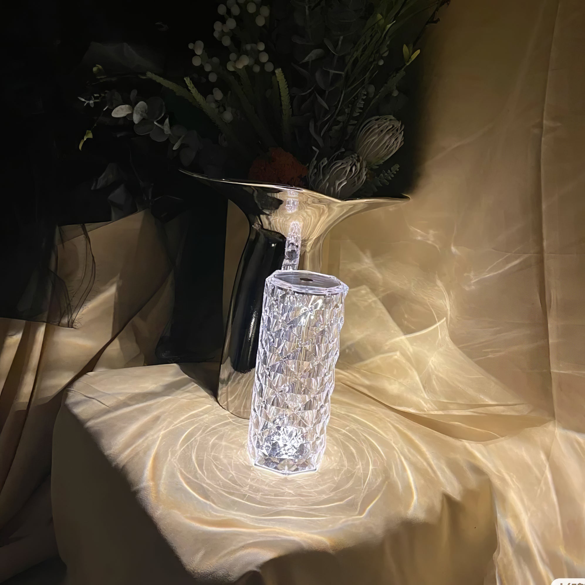 مصباح طاولة قطع الماس