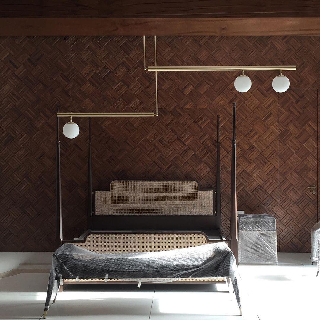 Satellite ceiling pendant light