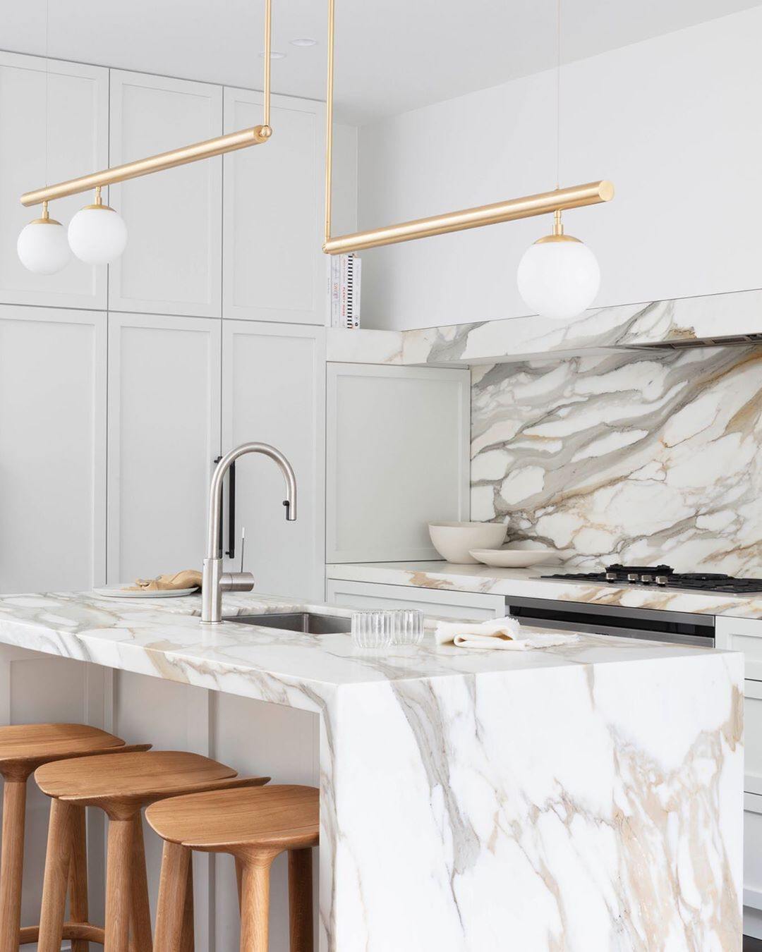 Satellite ceiling pendant light