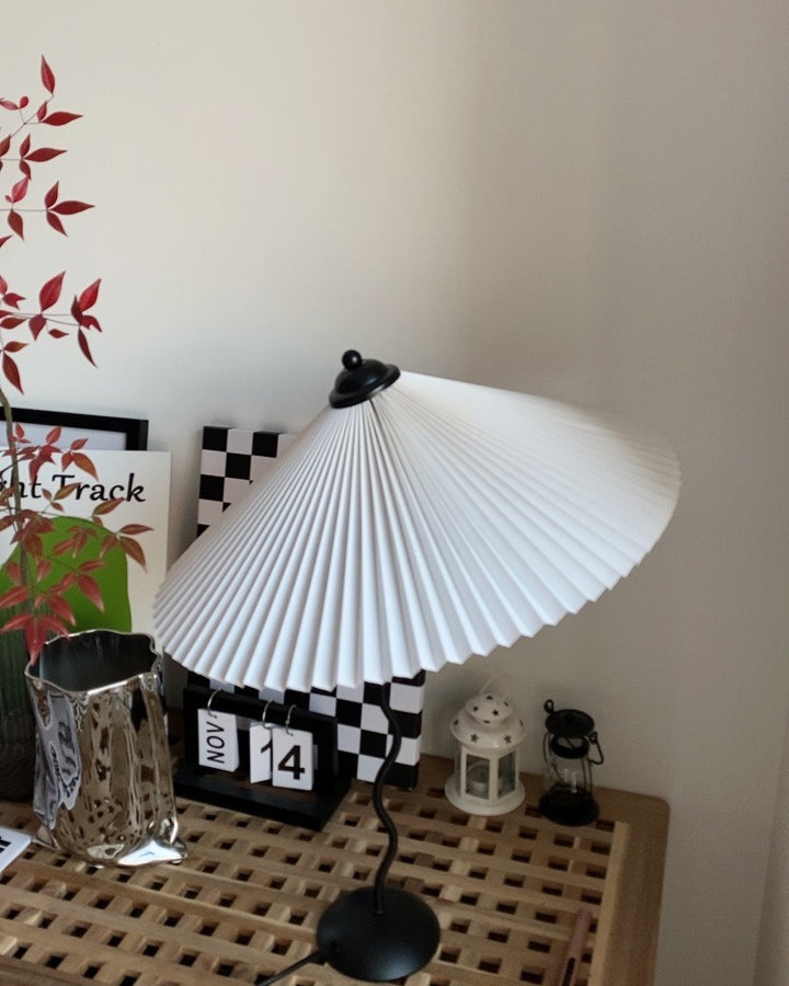 Schnörkel-Tischlampe