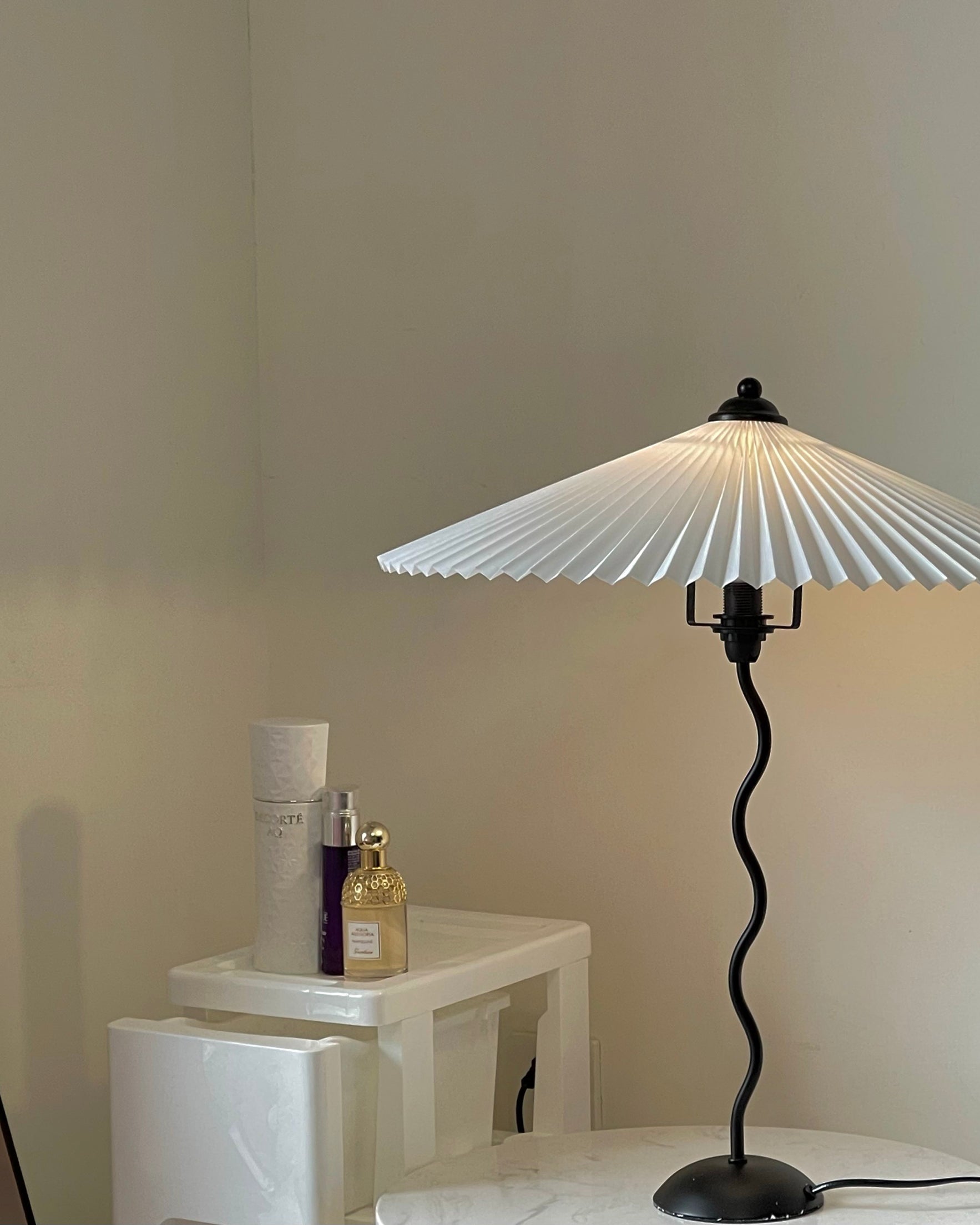 Schnörkel-Tischlampe