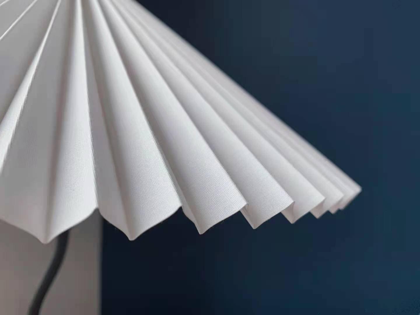 Squiggle table lamp