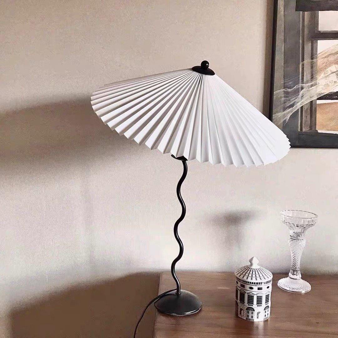 Squiggle table lamp