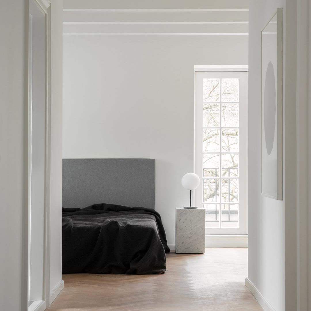 TR Bulb Table Lamp